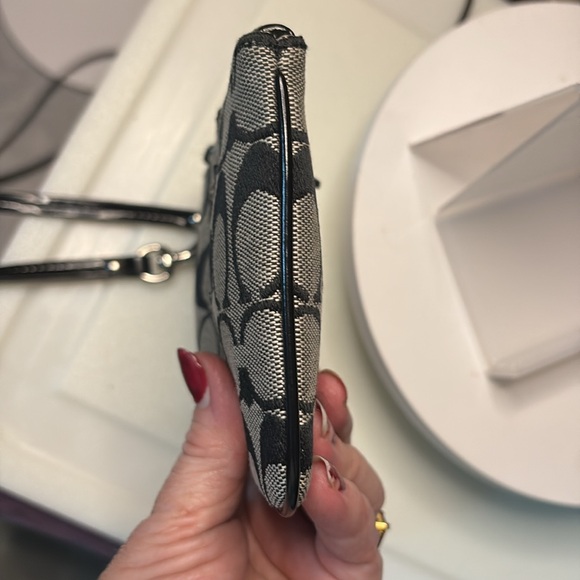 Coach wristlet pouch signature canvas/black patent and smooth leather excelle - Picture 6 of 11